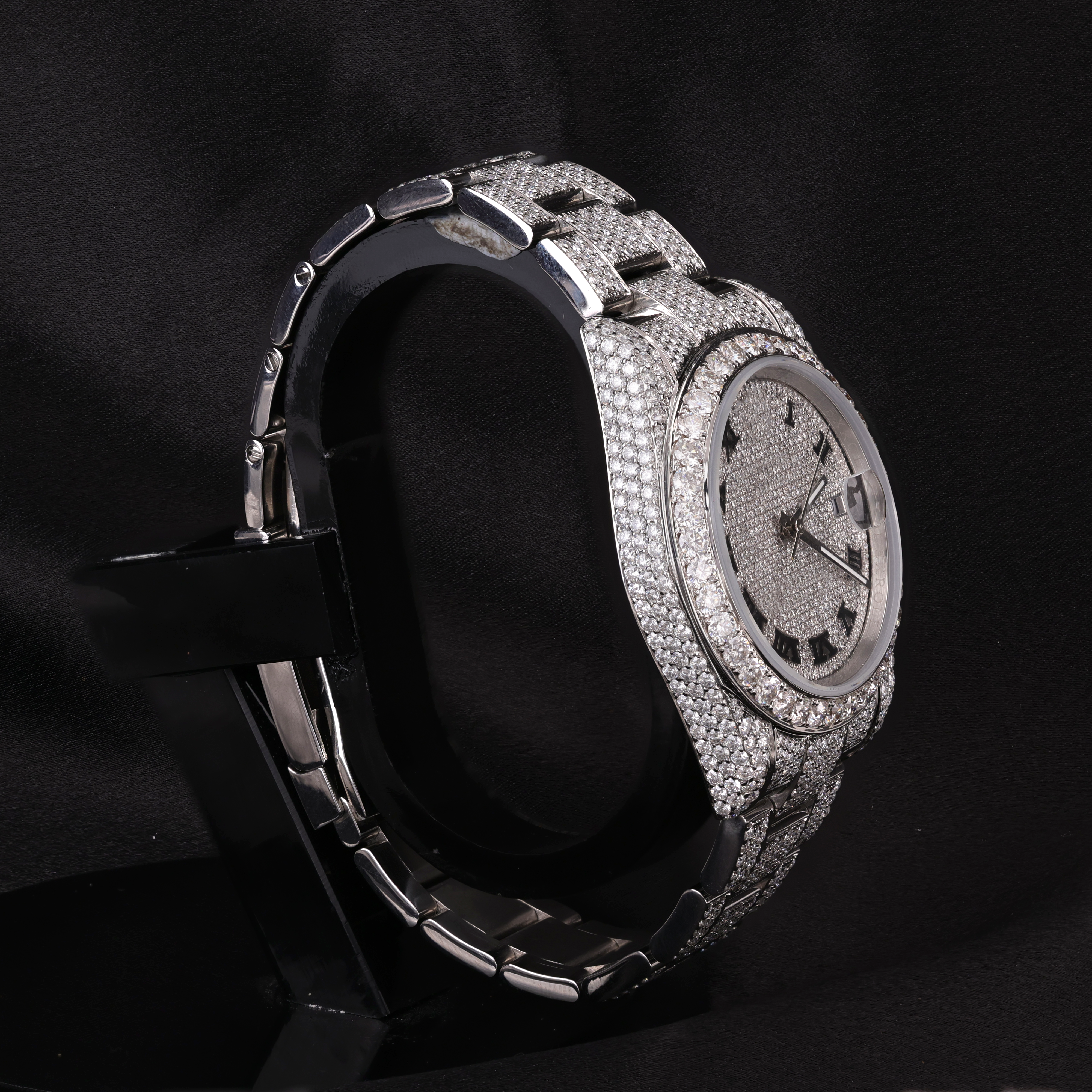 DripblingJewelry Iced-Out Roman Dial Luxury Watch – Full Diamond Finish